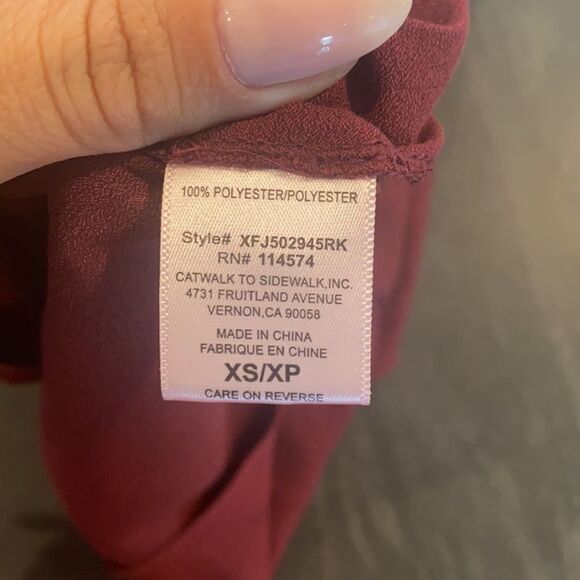 Ro & De maroon Split Neck peplum blouse - Picture 6 of 7